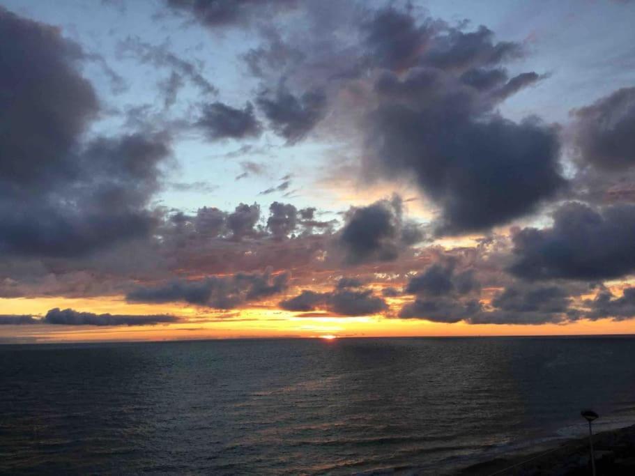 Les Iles Vue Sur Mer آغون - كونتاينفيل المظهر الخارجي الصورة